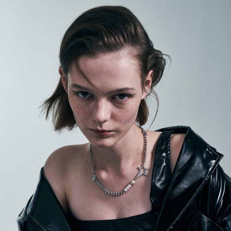 Five-pointed star chain stitching necklace