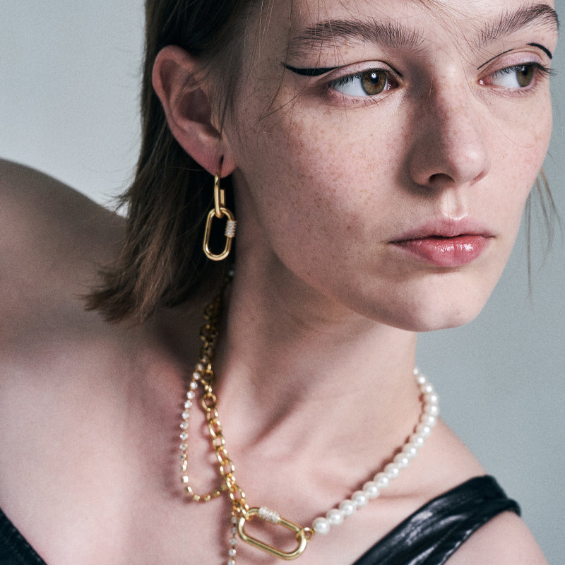 Shining round stud earrings