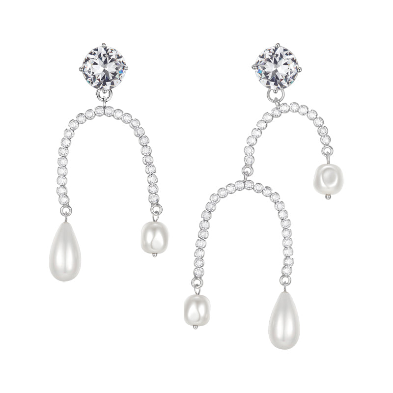 Boucles d'oreilles asymétriques en diamant et cristal