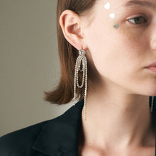 Load image into Gallery viewer, Oval long tassel earrings
