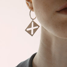 Load image into Gallery viewer, X hollow square earrings
