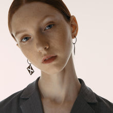 Load image into Gallery viewer, X hollow square earrings
